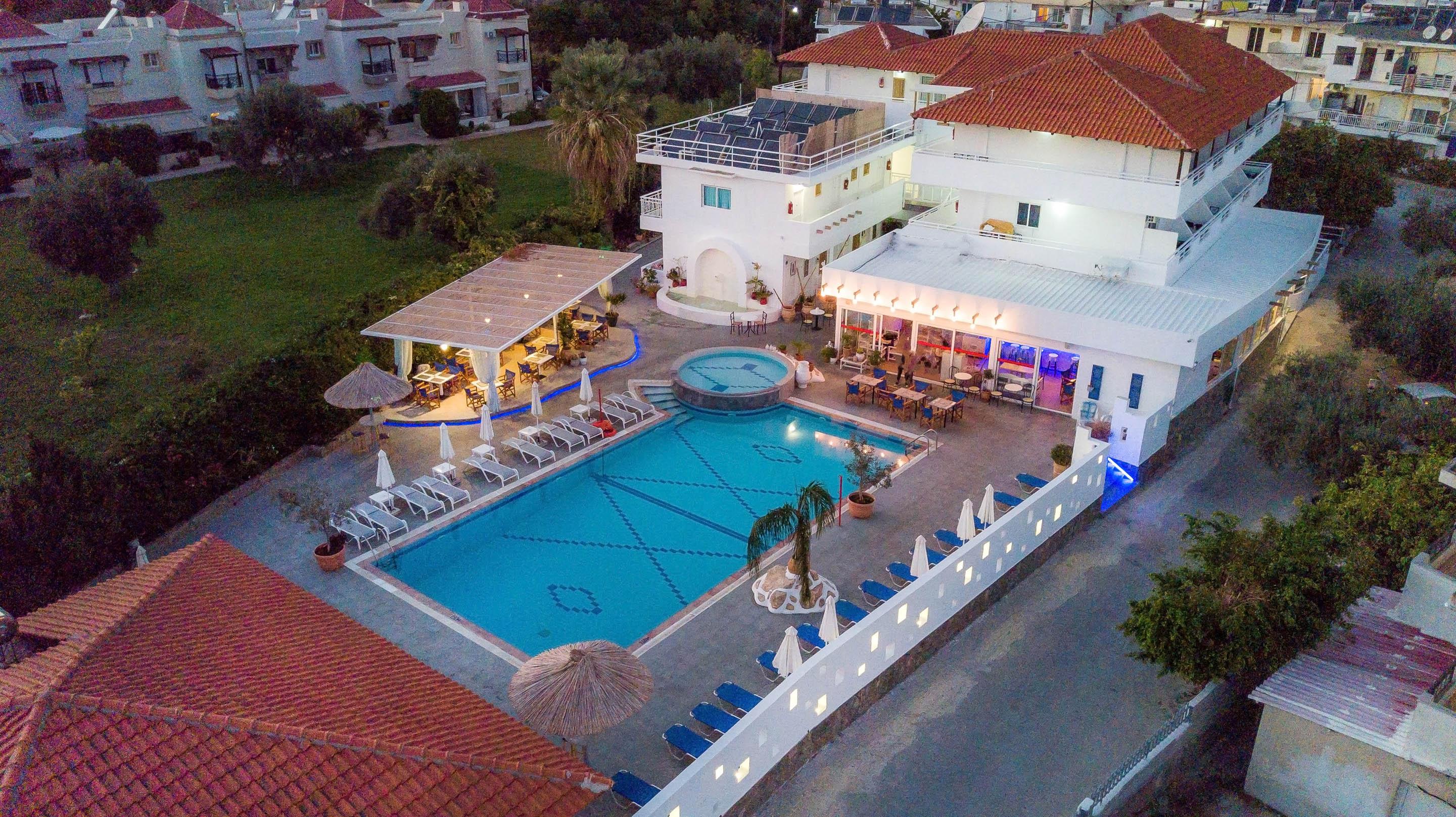 Tinas Plus Hotel ฟาลิรากี ภายนอก รูปภาพ
