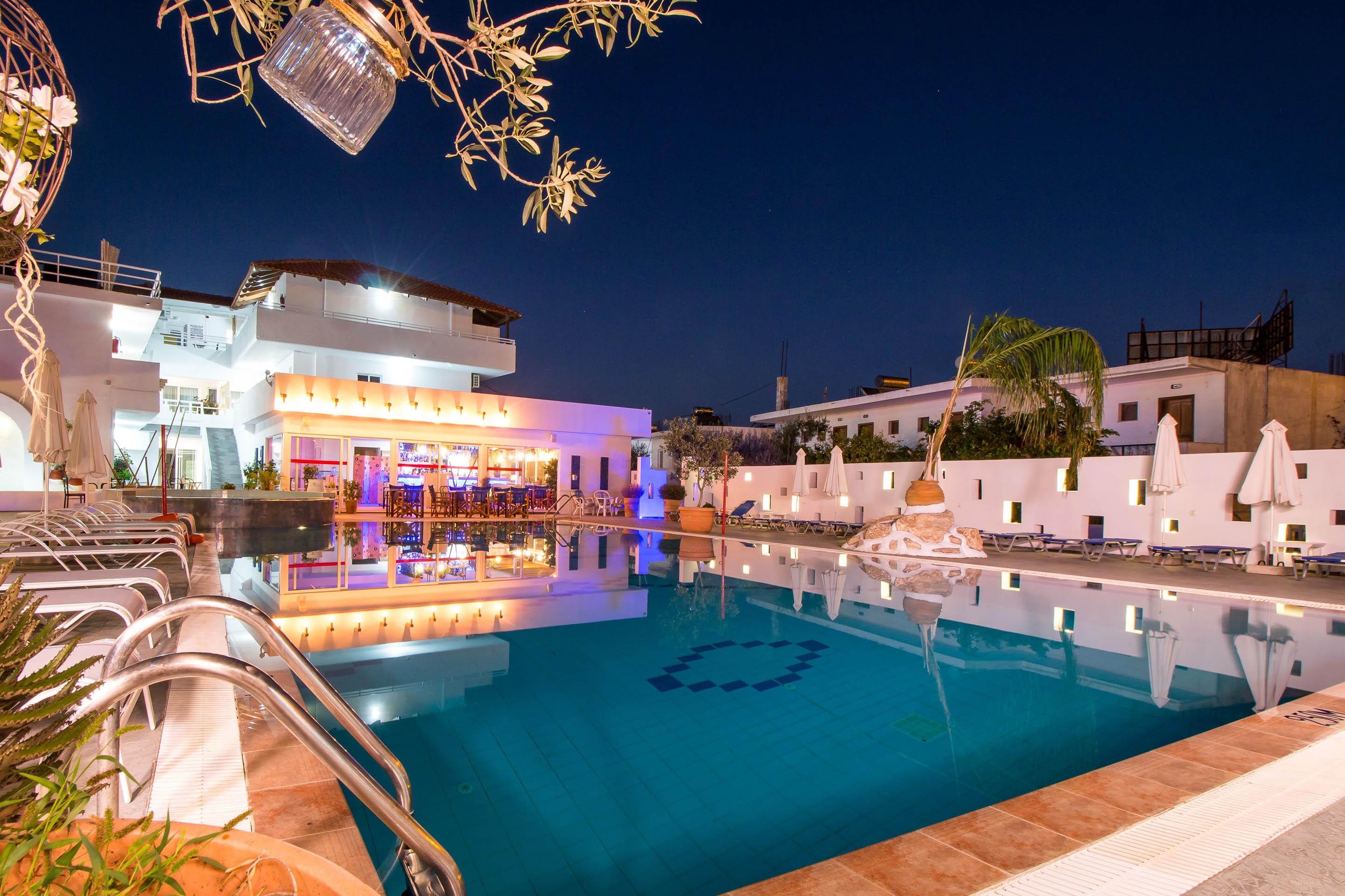 Tinas Plus Hotel ฟาลิรากี ภายนอก รูปภาพ