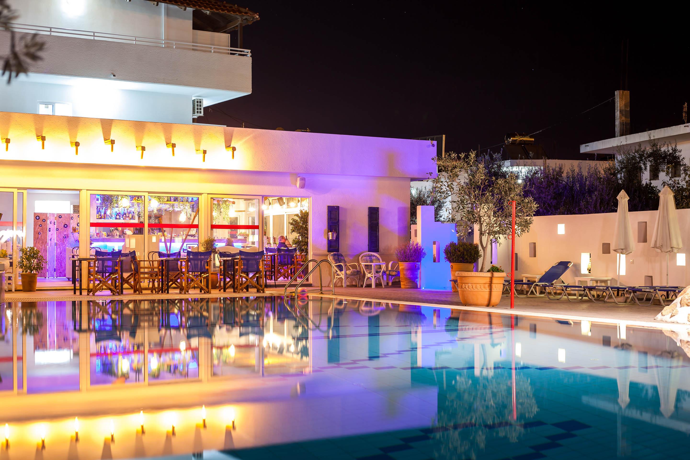 Tinas Plus Hotel ฟาลิรากี ภายนอก รูปภาพ
