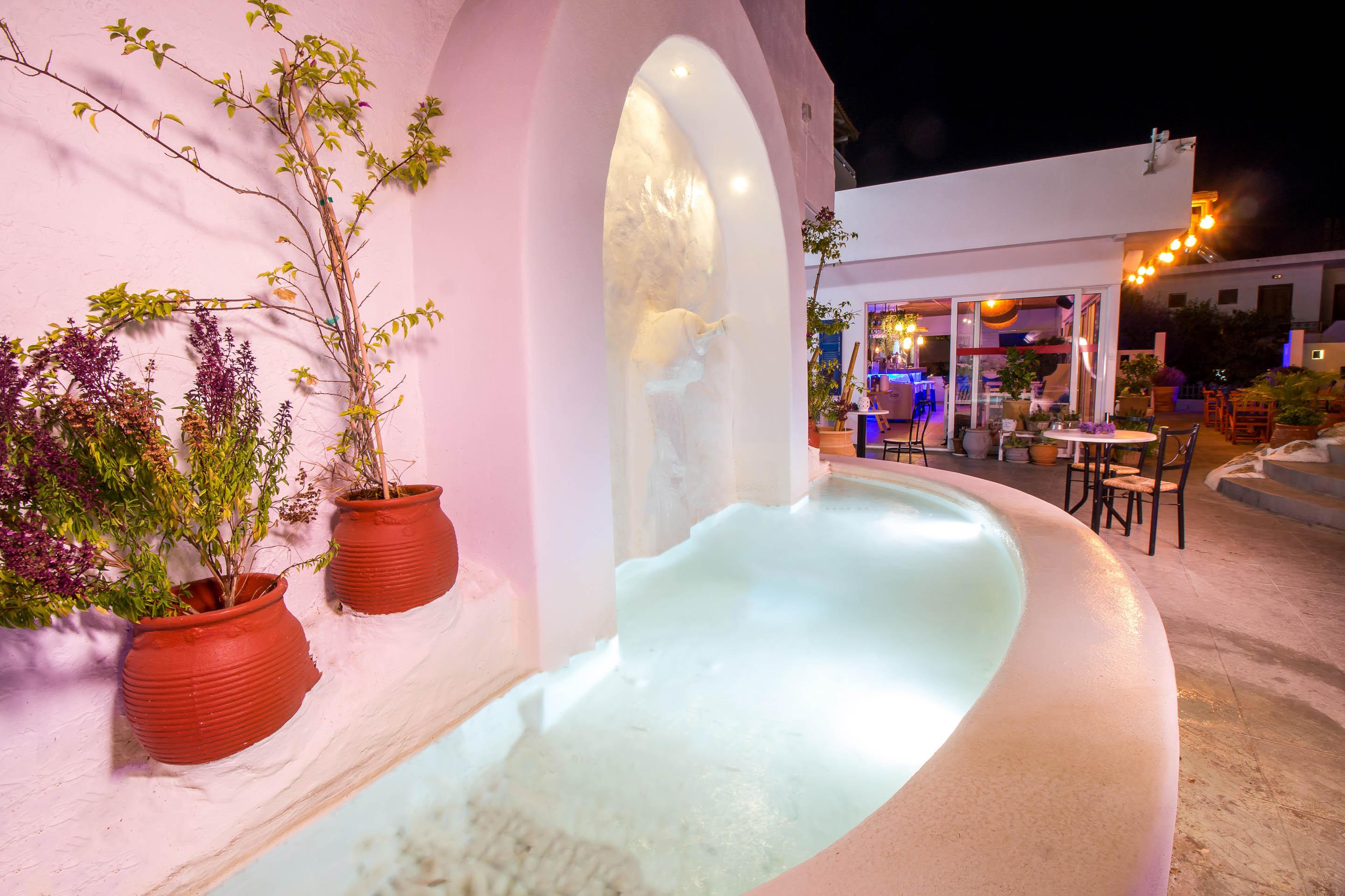Tinas Plus Hotel ฟาลิรากี ภายนอก รูปภาพ